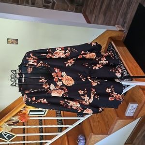 👚MAURICES FLORAL V NECK BLOUSE👚